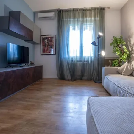 La Via Di Casa Apartment *